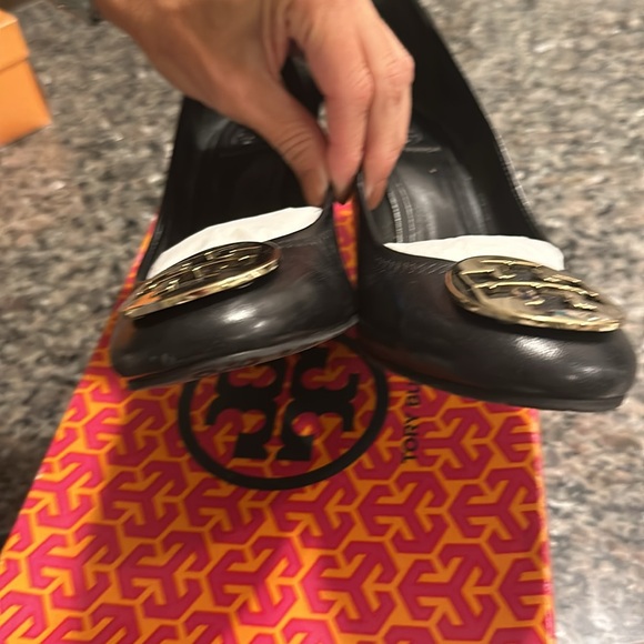 Tory Burch Sophie Wedge Black Metal Logo Women’s Size 9/ a classic!!! - Picture 5 of 9